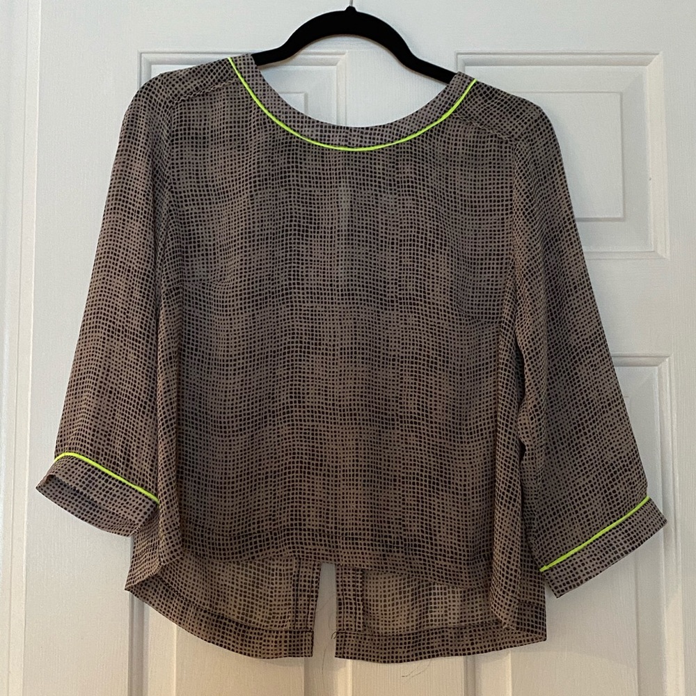 mono b top